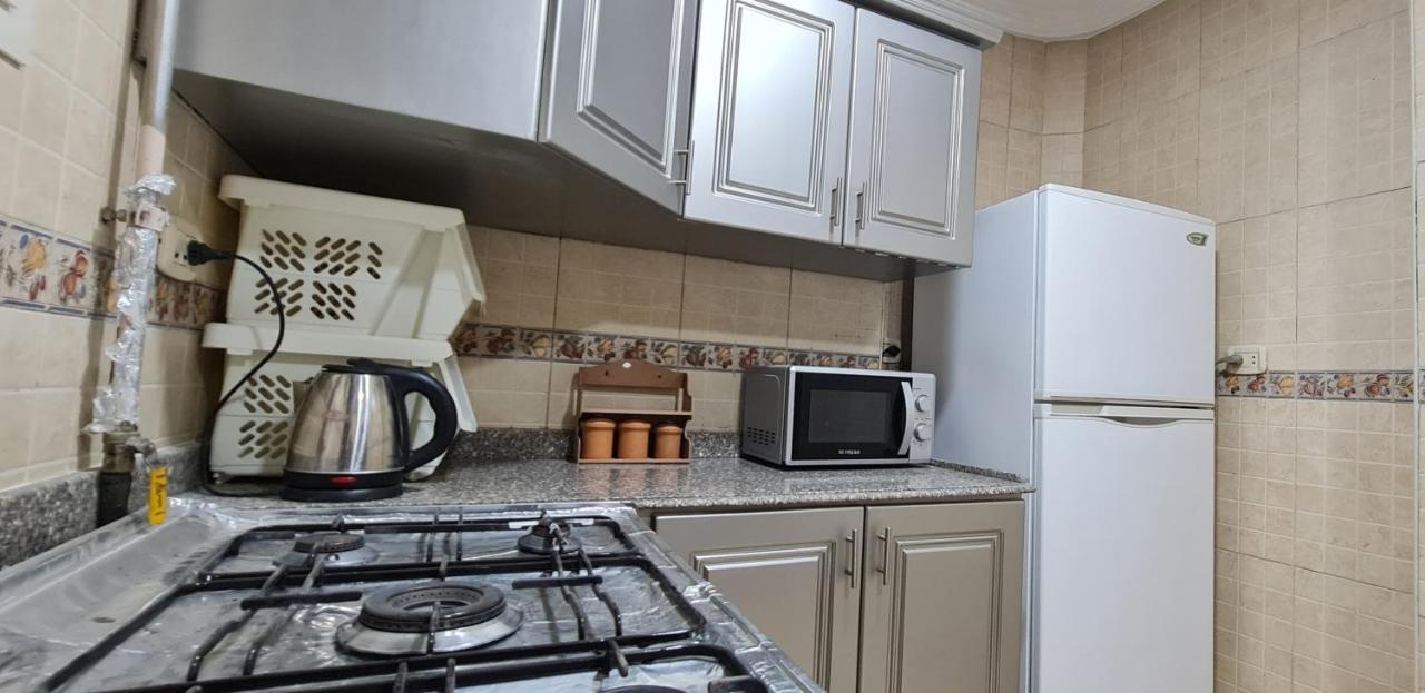 Apartment Comfy 3 Bedrooms In 96 Cairo